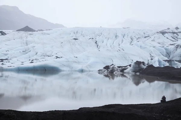 Όμορφο Τοπίο Σιωπηλή Του Παγετώνα Slheimajkull Ήρεμο Νερό Και Ομιχλώδη — Φωτογραφία Αρχείου