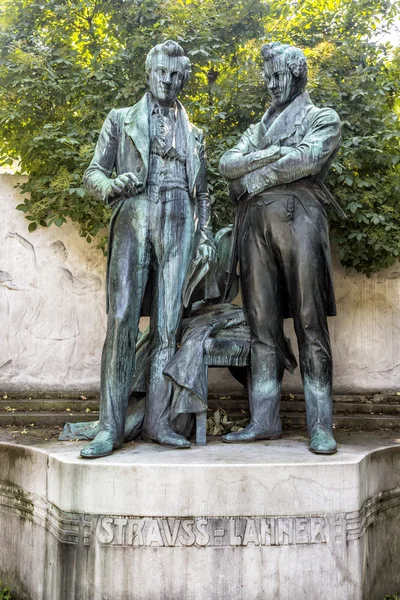 Minnesstaty över Joseph Lanner och Johann Strauss D.ä. i — Stockfoto