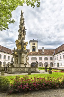 Abbey kutsal haçı (Stift Heiligenkreuz) Viyana ormanda.