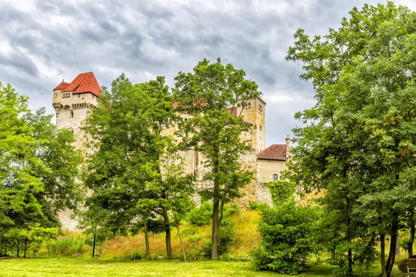 Middeleeuws kasteel in Oostenrijk — Stockfoto