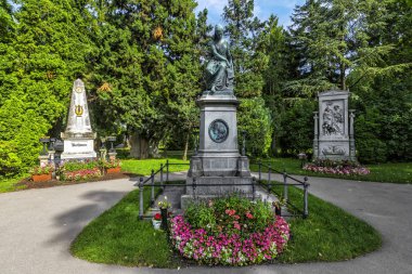 Graves VI Zentralfriedhof mezarlığında Ünlü besteciler