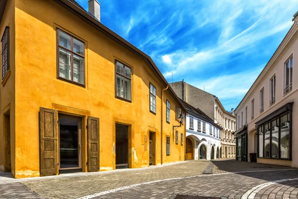 Rua na cidade velha, no centro de Baden bei Wien . — Fotografia de Stock