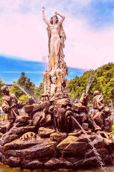 Undine Fountain in Kurpark in  Baden bei Wien. — ストック写真