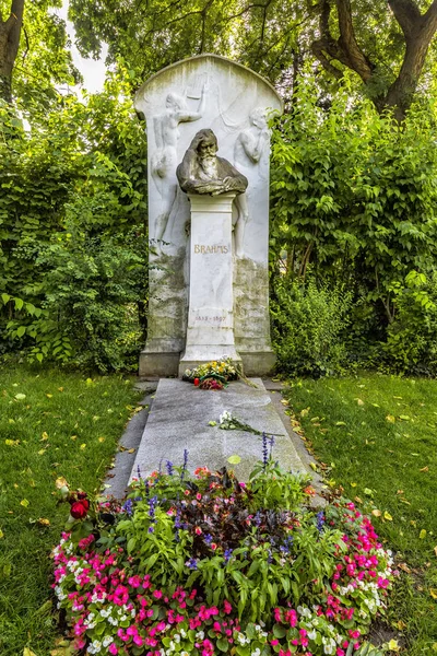 Tomba del compositore Johannes Brahms nel cimitero di Vienna — Foto Stock