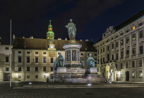 Памятник императору Австрии Францу I в Вене
