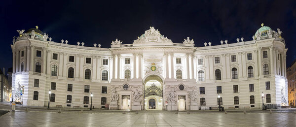 Петербургский дворец, вид сверху, панорамный ночной вид
.  