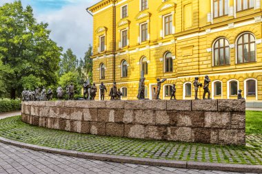Bronz heykel geçiş zaman Maria Silfvan'ın Park, Oulu.