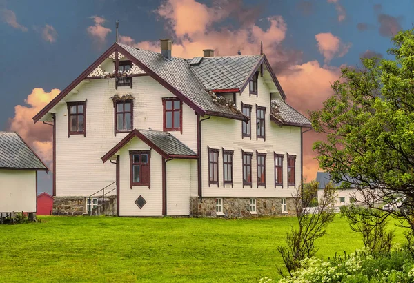 Typický norský dům v Andenes. — Stock fotografie