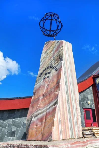 Arctic Circle monument near the visitor centre in Norway, — Stock Photo, Image