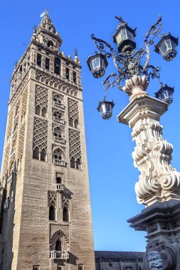 Çan kulesi Seville Katedrali ve anıtsal çeşme, Sevil