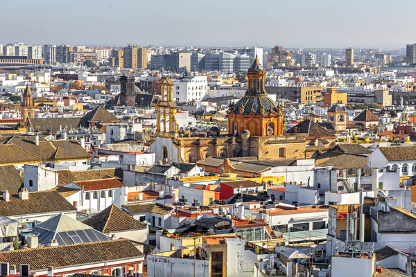 Weergave van Sevilla vanaf de kathedraal Giralda-toren. — Stockfoto