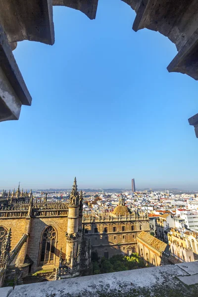 Utsikt över Sevilla från Giralda domkyrkans torn — Stockfoto
