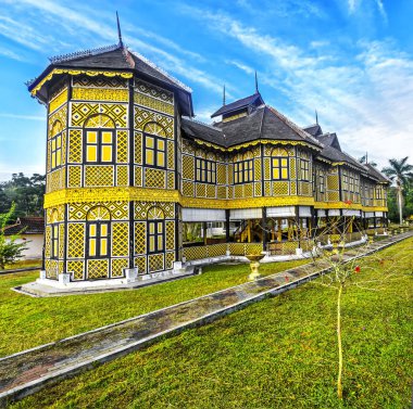 Istana Kenangan - Perak 'taki Kuala Kangsar' da kraliyet konutu, Mal