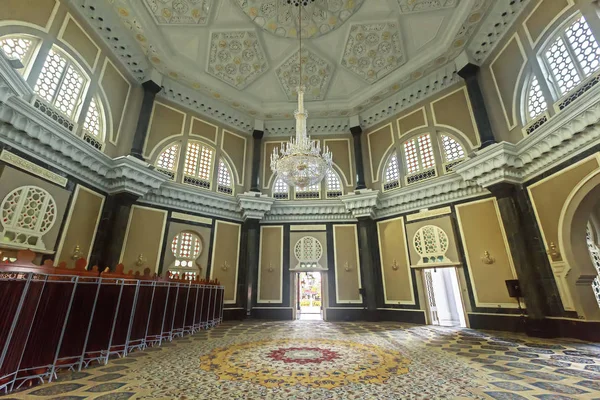 Interior de la mezquita Ubudiah en Kuala Kangsar, Perak, Malasia . — Foto de Stock