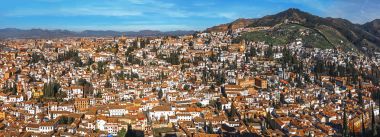 Panoramik şehir Granada ve mahalle Alhambra Watch Tower Albaicin. Granada, İspanya.