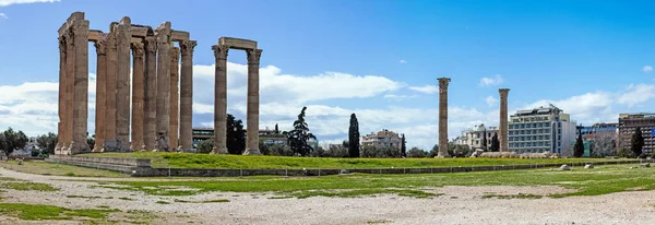 Αθήνα Ελλάδα Απριλίου 2018 Ναός Του Ολυμπίου Διός Και Λόφος — Φωτογραφία Αρχείου