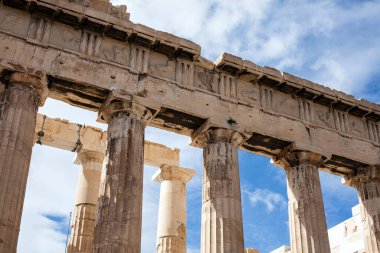 Atina Akropolü 'nde bulunan antik bir tapınak olan Parthenon' un Partenonu 'nun Parçası