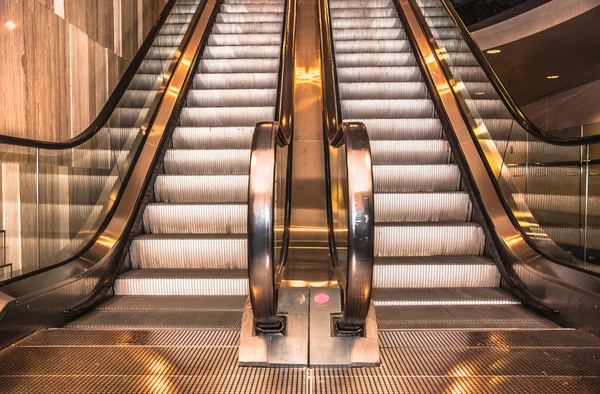Modern escalator in shopping mall — Stock Photo, Image
