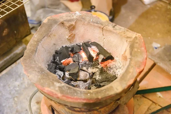 Ancien poêle en argile pour la cuisine traditionnelle en Thaïlande — Photo