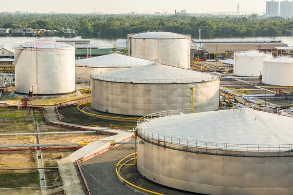 Industriële olie in petrochemische voor achtergrond — Stockfoto