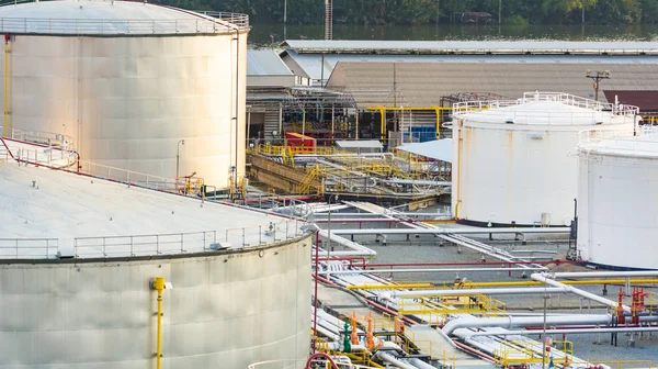 Industriële olie in petrochemische voor achtergrond — Stockfoto