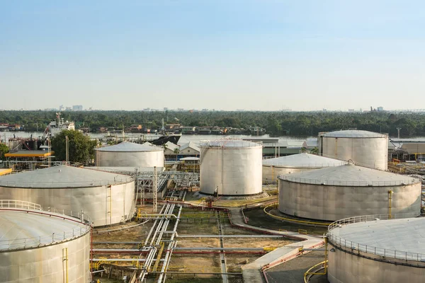 Industriële olie in petrochemische voor achtergrond Rechtenvrije Stockfoto's