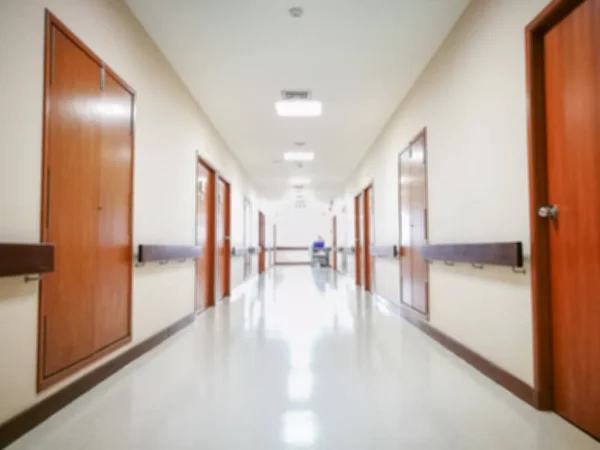 Krankenhaus-Innenraum für Hintergrund verschwimmen lassen — Stockfoto