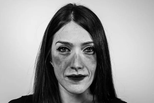 Retrato Monocromático Mulher Europeia Depois Aplicar Filtro Luz Ultravioleta Para — Fotografia de Stock