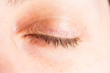 Gözü kapalı kızın makro 'su.