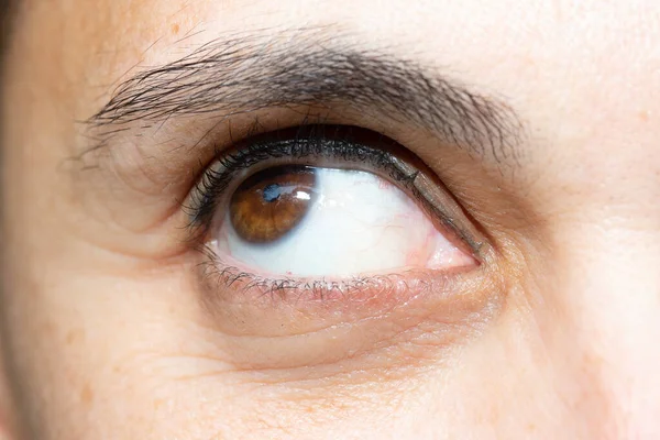 Olgun Bir Kadının Gözünün Kapanması — Stok fotoğraf
