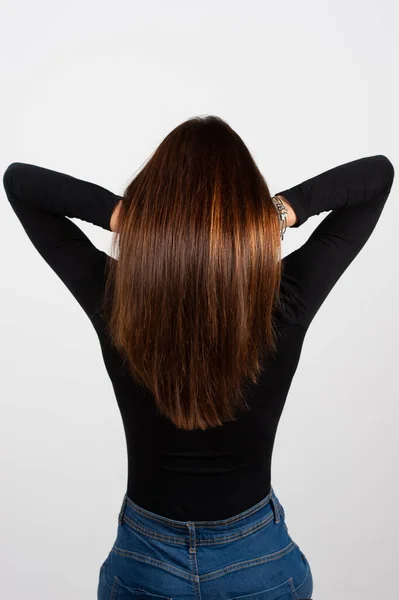 Achteraanzicht Van Aantrekkelijke Vrouw Blauwe Jeans Zwart Topje Met Handen — Stockfoto