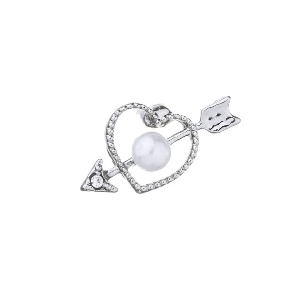 Stříbrná Náušnice Srdce Náušnice Bílou Perlou Izolovaná Bílém — Stock fotografie