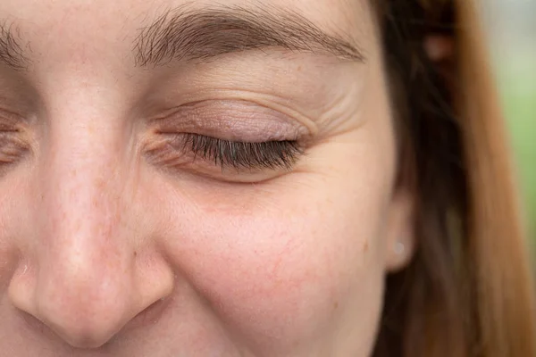 Visão Perto Mulher Com Olhos Fechados — Fotografia de Stock