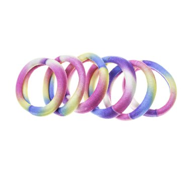 Bir sürü gökkuşağı renkli saç bandı. renkli Scrunchies isol