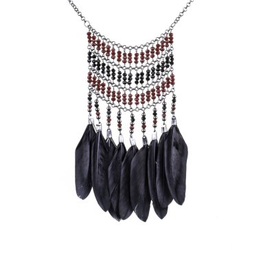 Tüylü boncuklu kolye, siyah ve kırmızı renkler, isola.