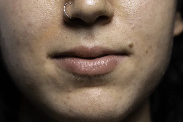 Piercing Personne Avec Anneau Nasal Gros Plan — Photo