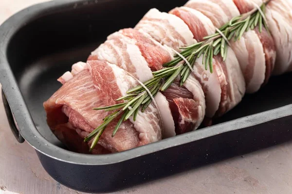 Detalle Filete Cerdo Molde Para Hornear Con Hoja Romero — Foto de Stock