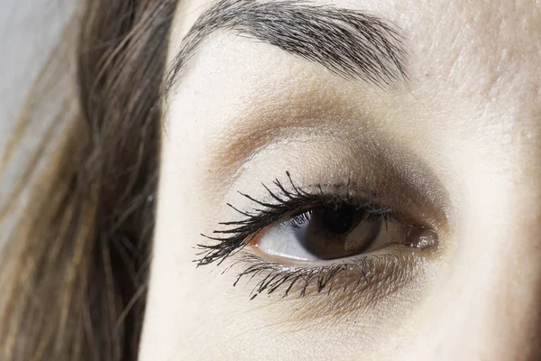 Göz Kapağı Sarkmış Amblyopia Ile Kadın Gözüne Aşırı Yakın — Stok fotoğraf