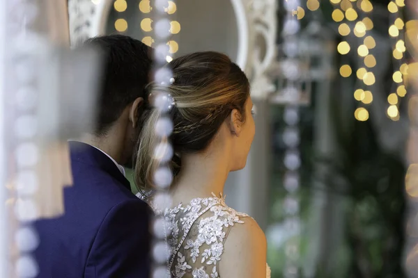 Married Couple Seen Immersed Lights — Stock Photo, Image