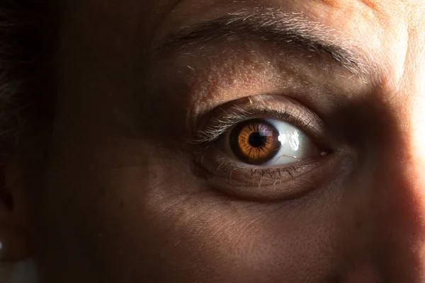 Uderzone Oko Szalonej Kobiety — Zdjęcie stockowe