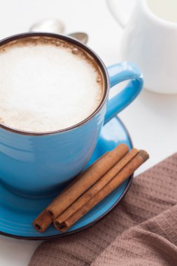  cappuccino kahve ve tarçın