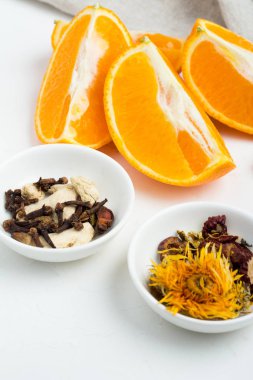 portakal, kekik ve karanfil