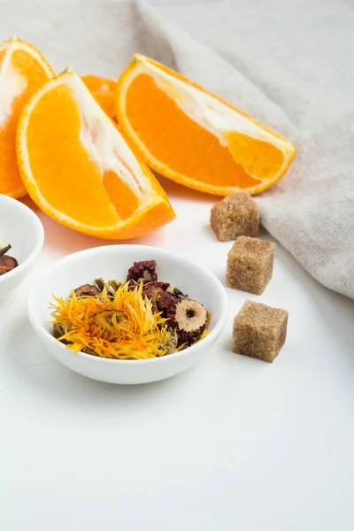 Naranjas, azúcar morena y especias —  Fotos de Stock