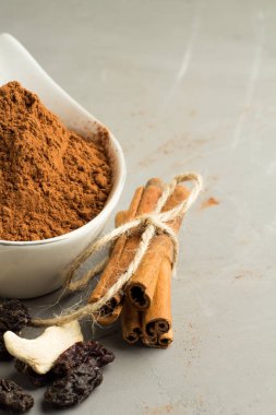 Beyaz tabak portre kakao