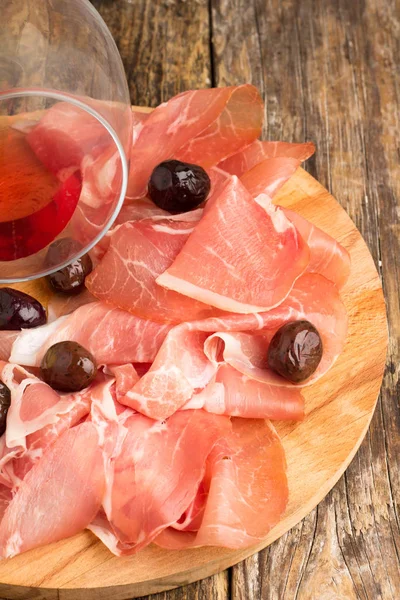 Cured meats, wine and cheese — Stock Photo, Image