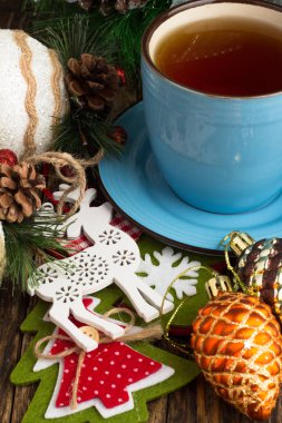 Noel topları ve çay