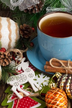 Tarçın, Noel topları ve çay