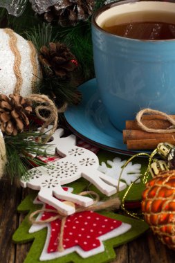 fincan çay ve Noel süsleri vintage tarzı
