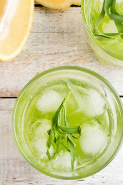 tarhun ve limon en iyi manzaralı yeşil içecek