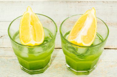 Buz ve tarhun ile sallamak